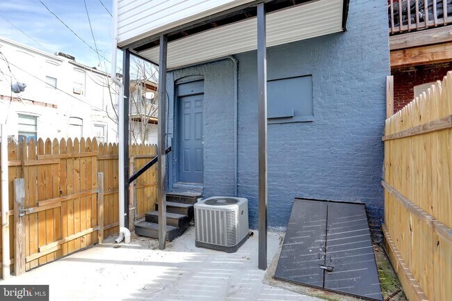 Building Photo - 426 N Belnord Ave