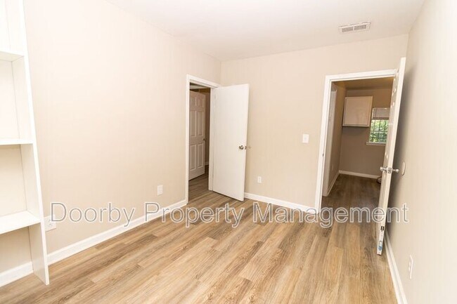 Building Photo - 417 N Hawthorne St