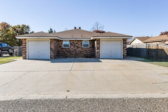 Building Photo - Newly Remodeled Modern 2 bedroom with a garage