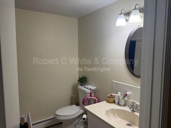 Building Photo - 331 Knob Hill Dr