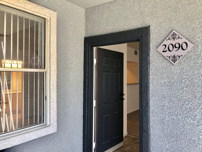 Building Photo - Spacious 2Bed/2Bath 2nd Floor Condo located in The Reagent at Town Center !