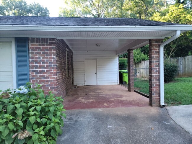 Building Photo - Perfect Peachtree City Location, 3 Bedroom...
