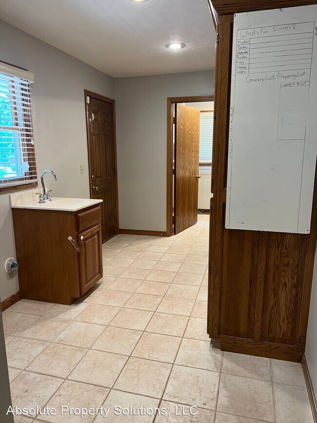 Building Photo - 4 br, 3 bath House - 207 S York Ave