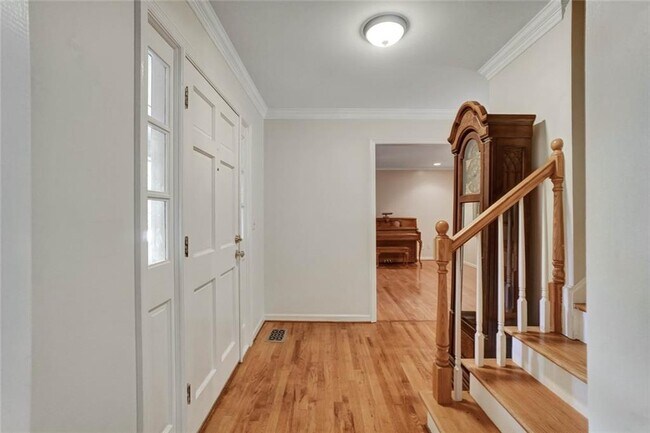 Building Photo - 295 Oakmere Rd