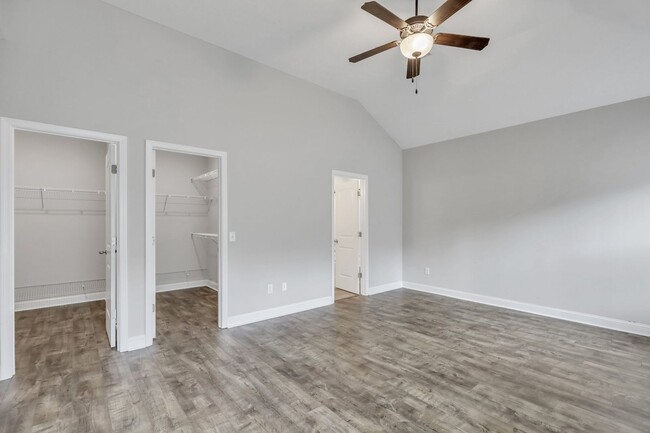 Building Photo - AVAILABLE JUNE [PETS PERMITTED]