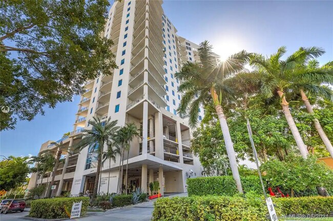 Building Photo - 10 SW South River Dr