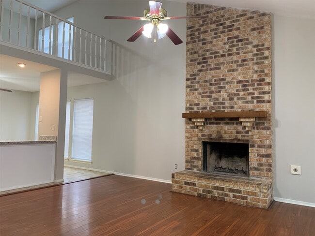 Building Photo - 2 Goldthread Ct