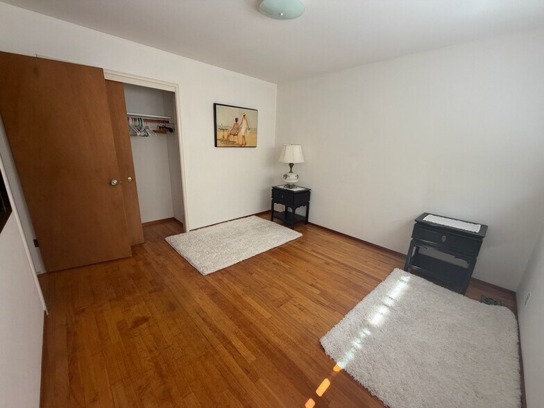 Room for rent - 562 Larita Dr