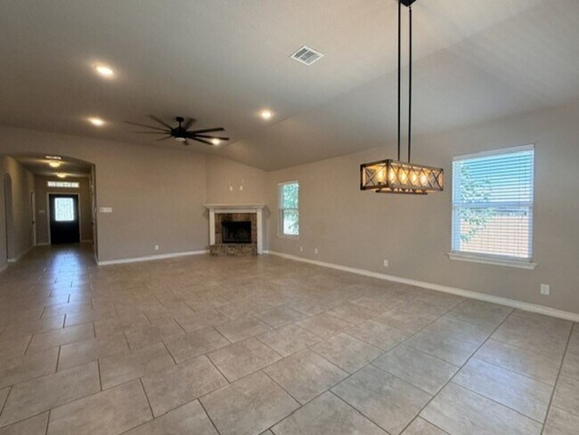 Building Photo - 821 Kendra Dr
