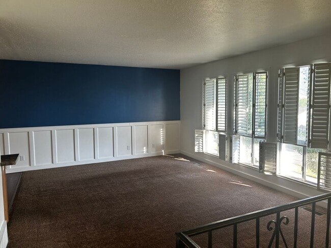 Building Photo - Price Reduced! Beautiful Home With Great S...