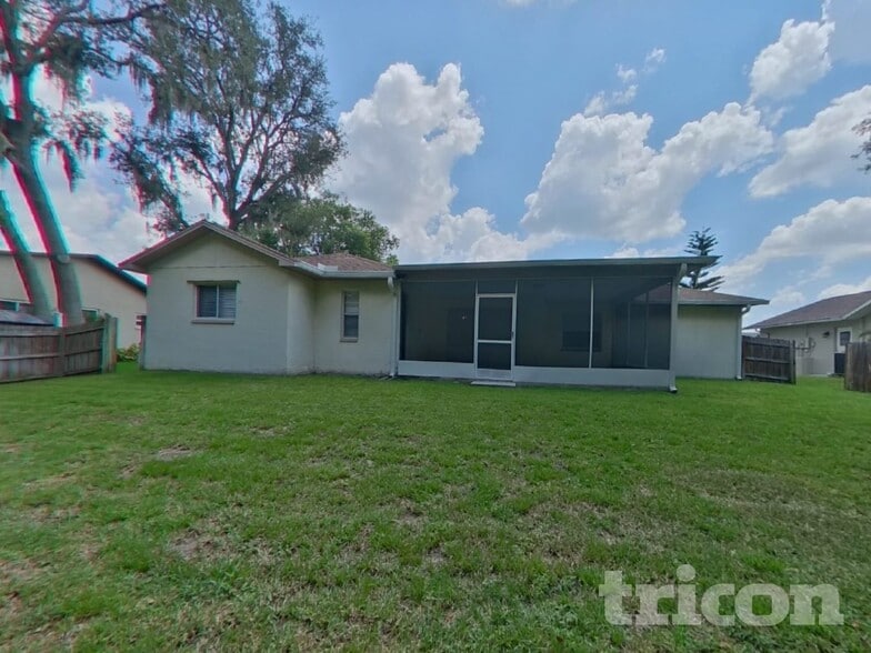 Building Photo - 5913 Fall River Dr