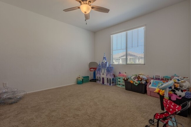 Building Photo - 3 Bedrooms, 2.5 Bathrooms