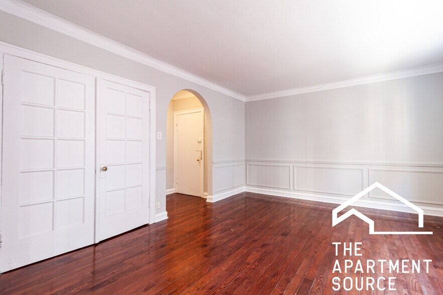 Building Photo - 542 W Surf St