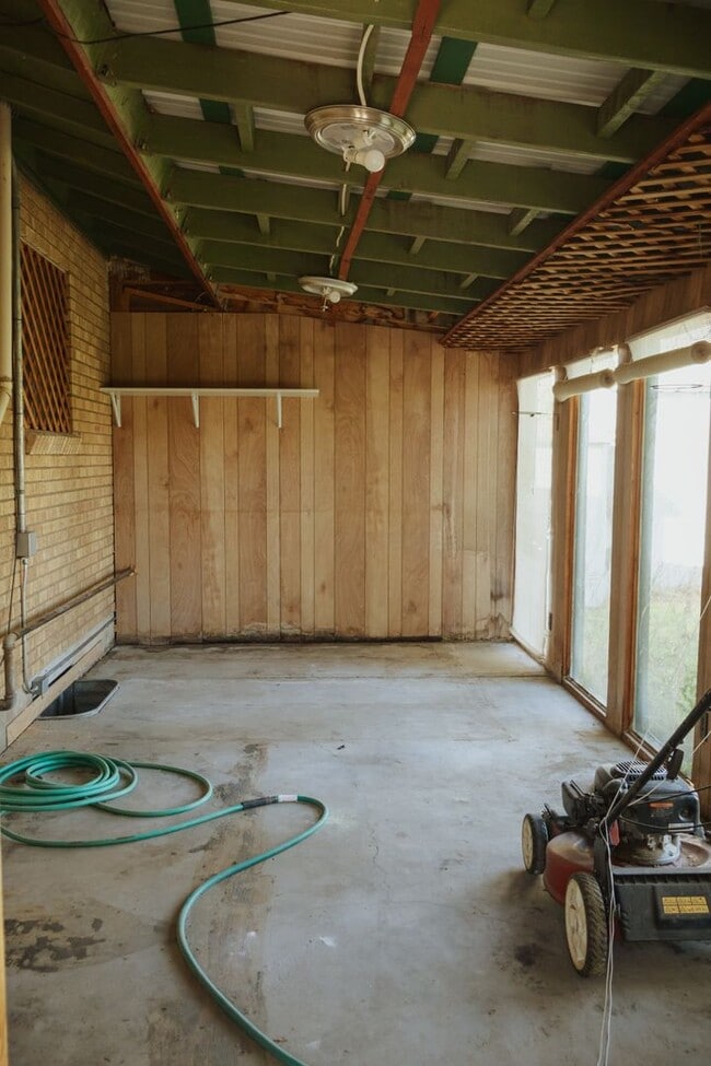 Building Photo - 213 Jefferson St