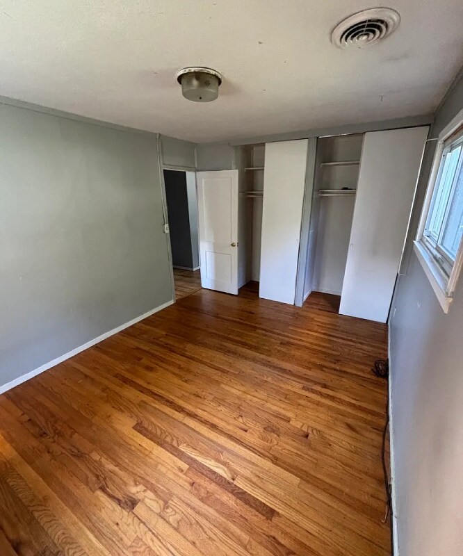 Building Photo - 305 Hunt Dr