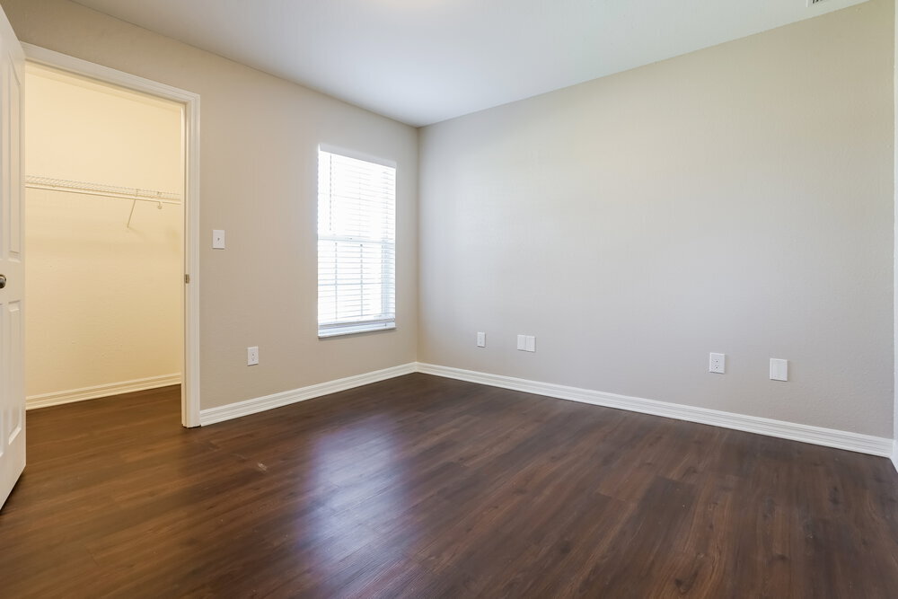 Building Photo - 4995 Hurley Ave