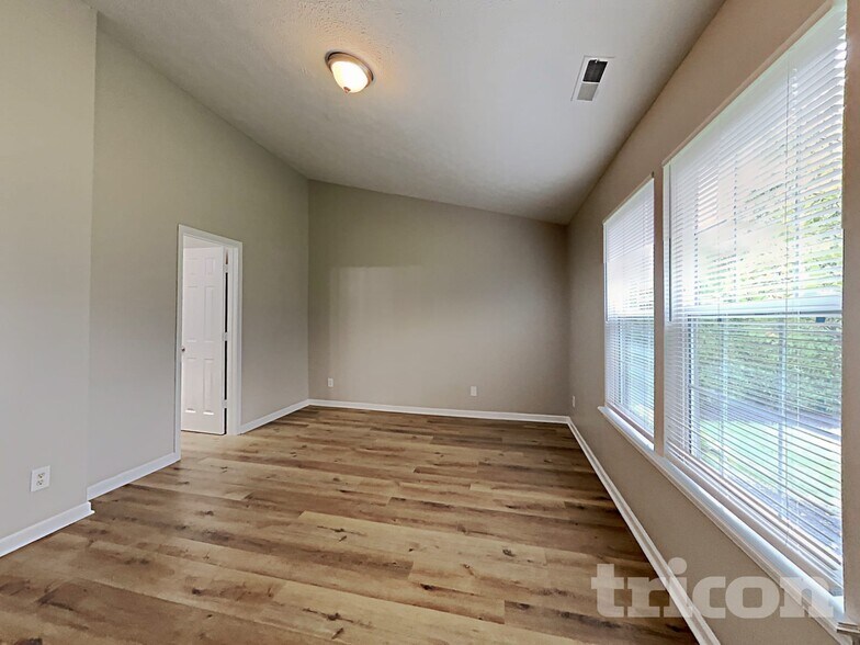 Building Photo - 1270 Sherwood Dr