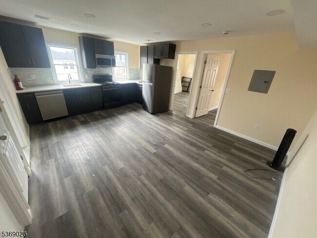 Building Photo - 287 Orange St