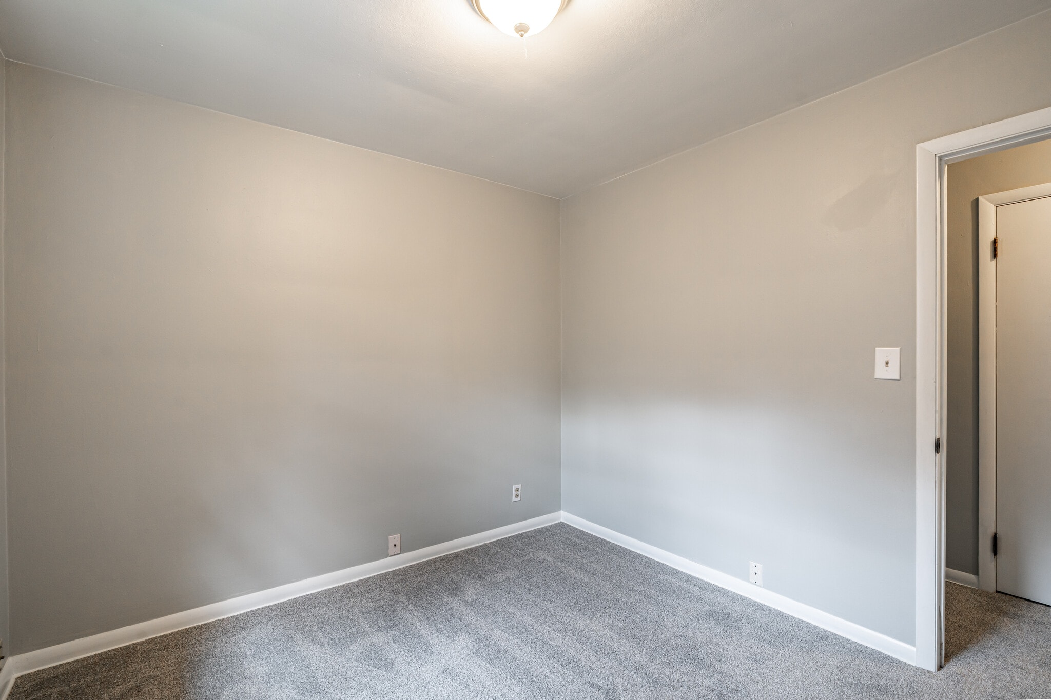 3rd Bed/ Office_2_New Carpet - 3558 N Cramer St