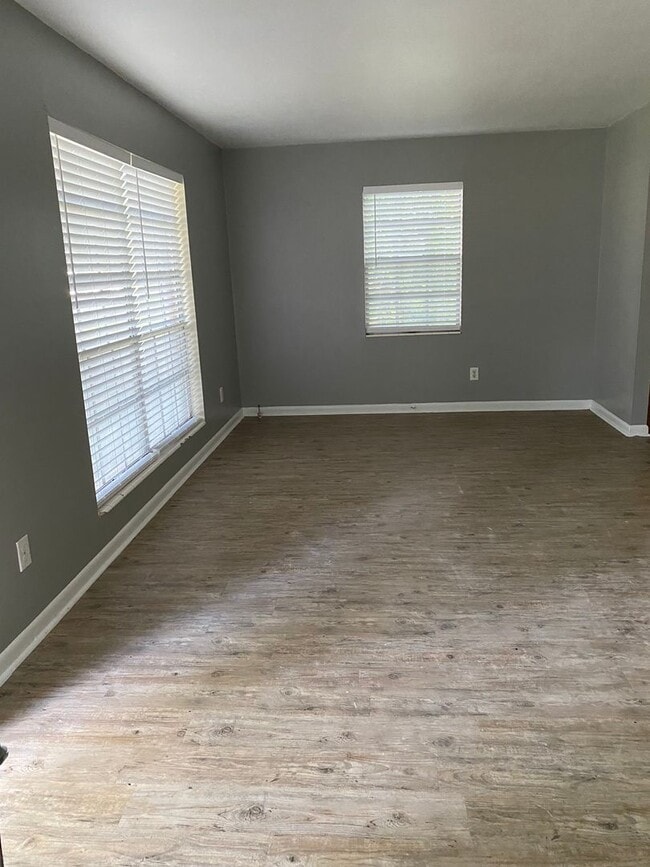 Building Photo - Intown Home