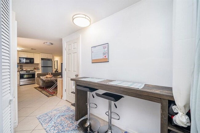 Building Photo - 313 4th St