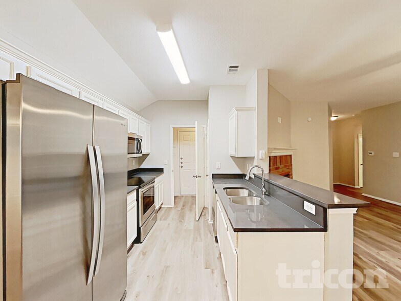 Building Photo - 105 Stone Haven Place Waxahachie TX