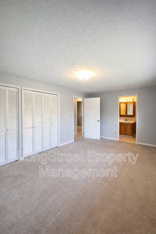 Building Photo - 2917 Takena St SW