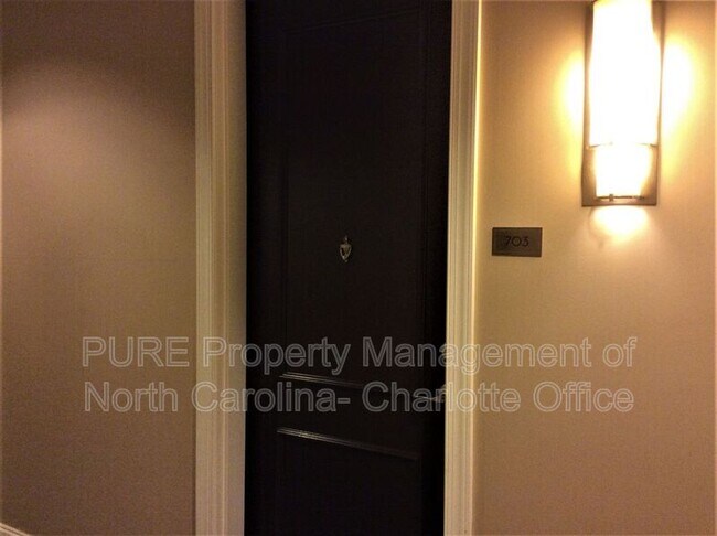 Building Photo - 230 S Tryon St