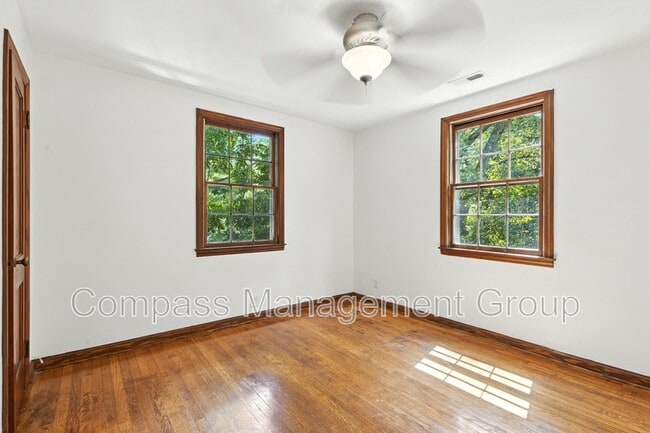Building Photo - 5501 Lake Shore Dr