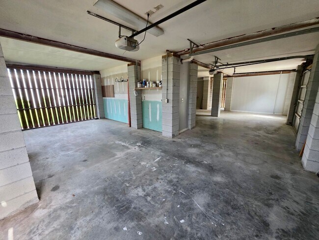 Building Photo - Elevated Four Bedroom in Rivertowne Countr...