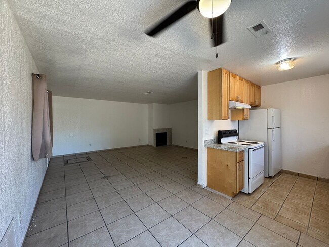 Building Photo - Two Bed, One Bath Triplex with a One Car Garage In North Stockton