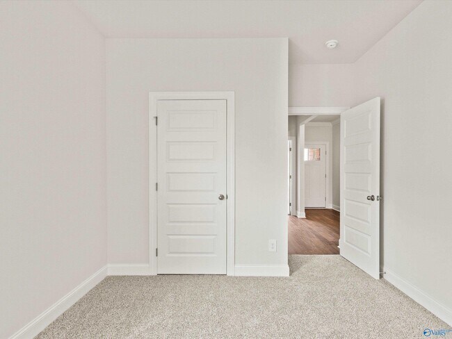 Building Photo - 124 Duskwood Dr