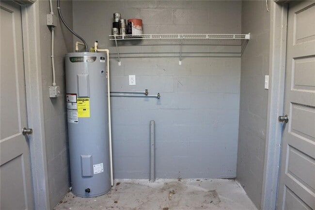 Building Photo - 840 Susan Dr