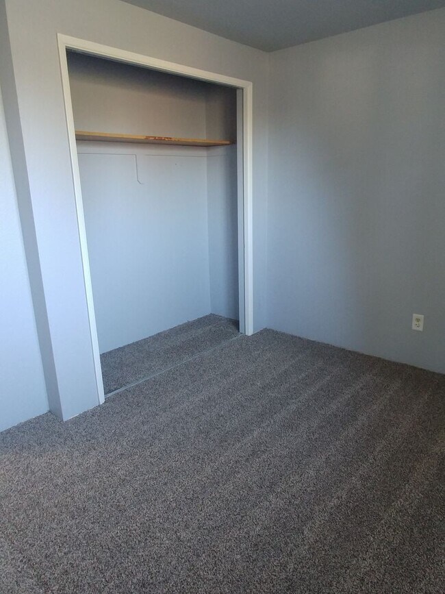Building Photo - Freshly remodeled Townhouse Style Apartment with Private Yard