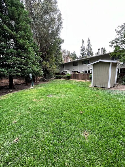 Building Photo - 394 Ilo Ln