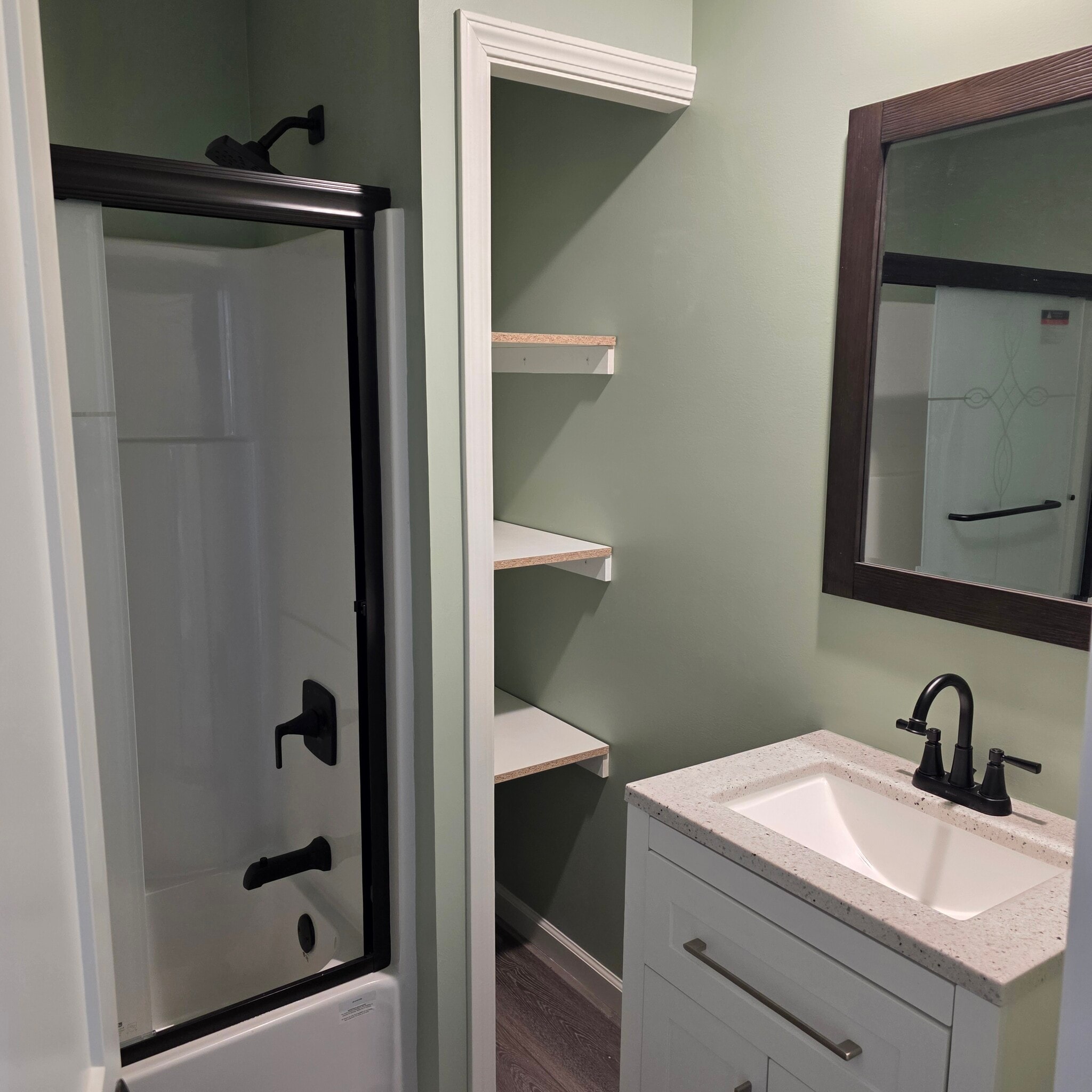 Full (2nd) Bathroom - 3823 Leeside Ln