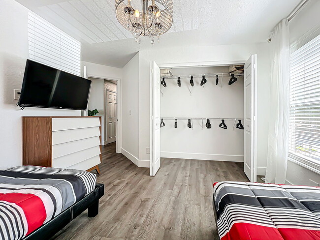 Building Photo - Seurat Street, Orlando, FL 32819 - 4 BR 2 BA condo