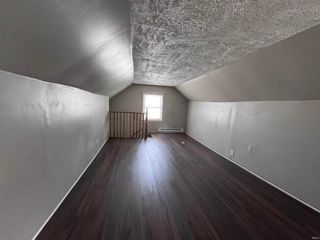 Building Photo - 2112 W 11th St