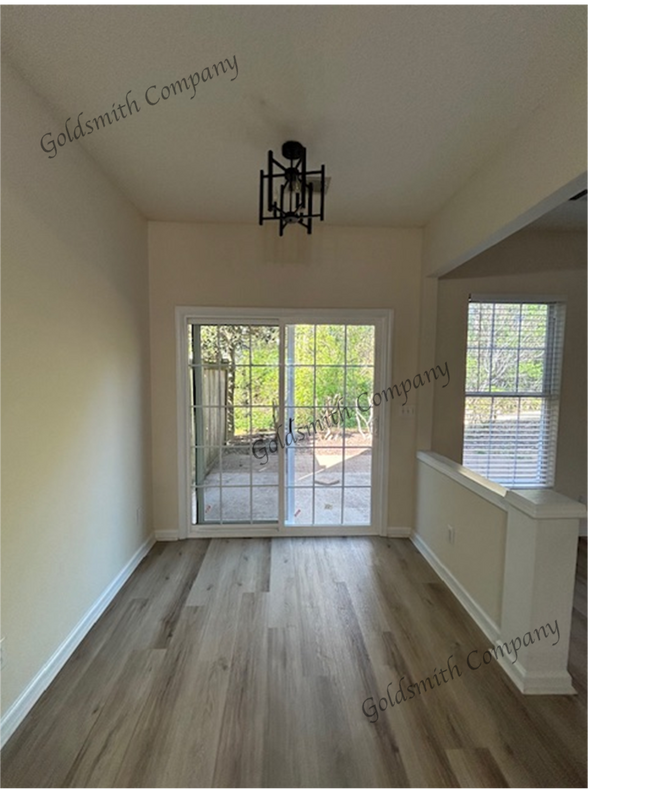 Building Photo - 815 Weybourne Dr