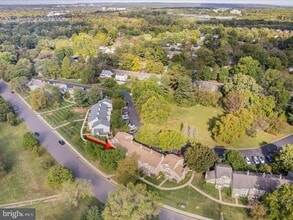 Building Photo - 18 Pond View Dr