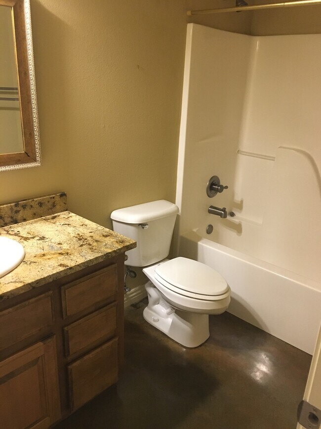 Building Photo - 4109 W Stoney Bend Dr