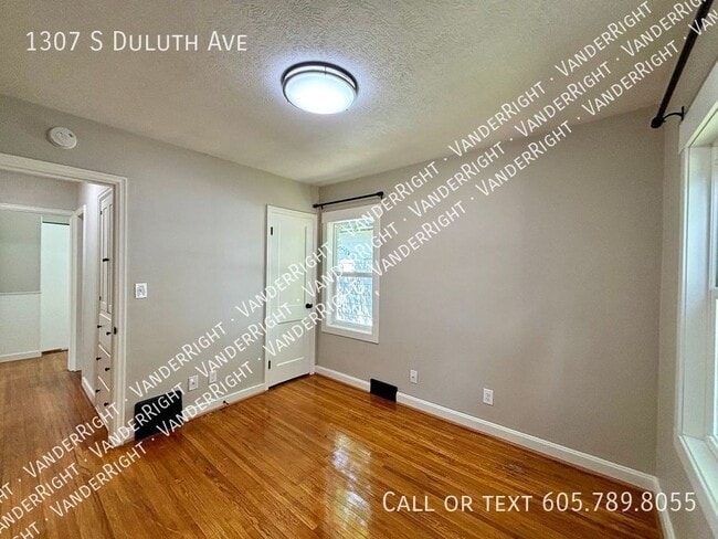 Building Photo - 1307 S Duluth Ave