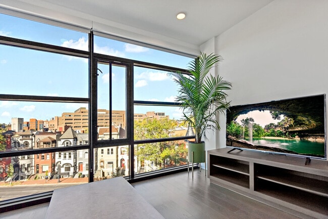 Building Photo - 904 T St NW