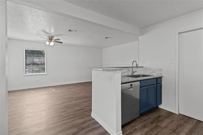 Building Photo - 805 28 1/2 St