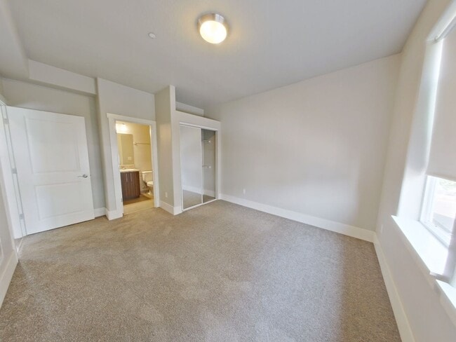 Building Photo - Greek Street Townhomes (335)