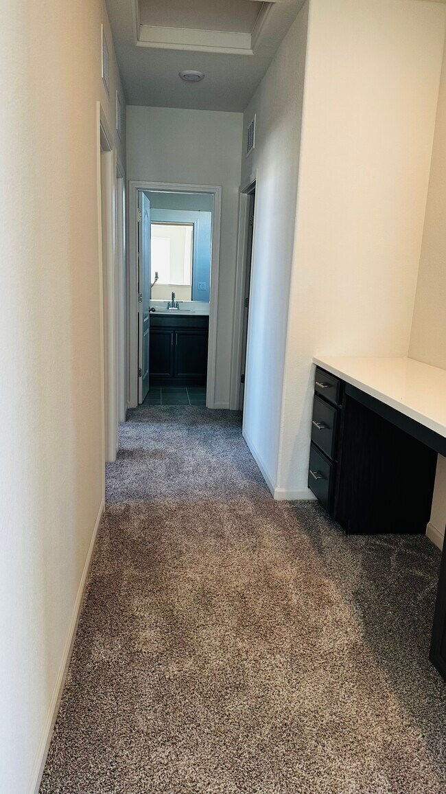 Building Photo - 3078 Feather Rd