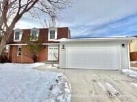 Building Photo - Four Bedroom House in the Smoky Hill neigh...