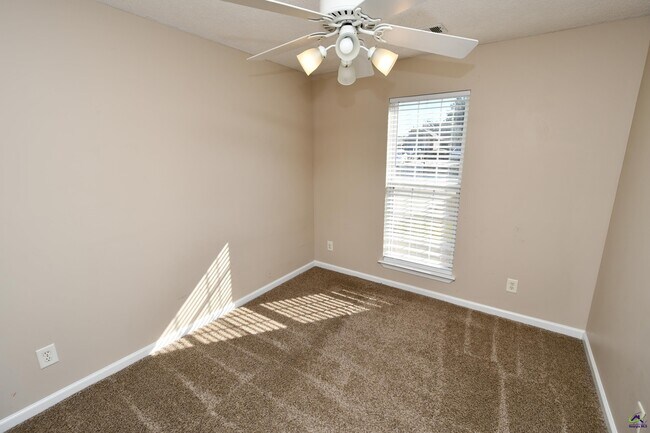 Building Photo - 107 Dorothy Ct