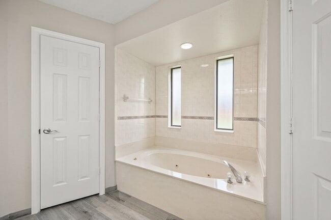 Building Photo - 1802 Campbell Trail