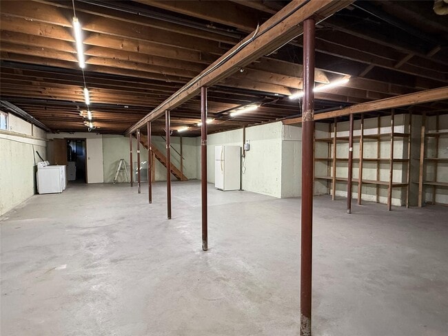 Building Photo - 3220 Delmar Dr